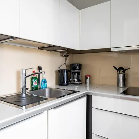 Sea View Studio, Tram Nearby, Netflix, Kamppi Apartament