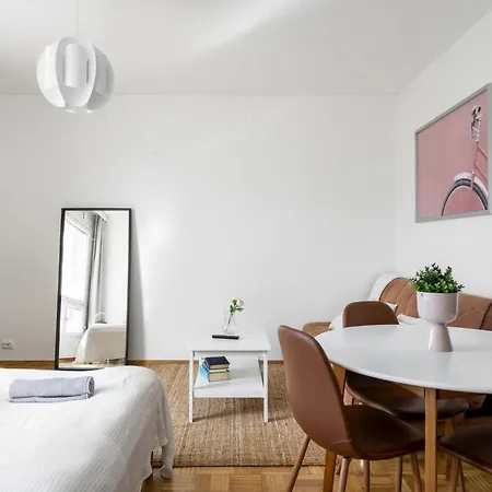 Sea View Studio, Tram Nearby, Netflix, Kamppi Apartman *